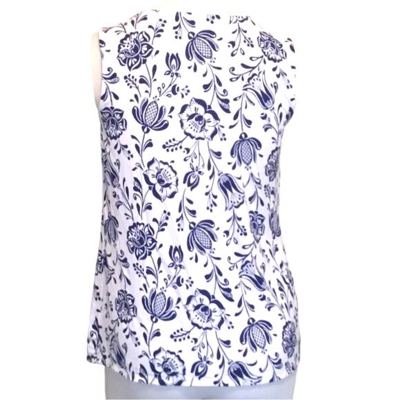 Croft & Barrow Sleeveless Top Flare White Blue Floral XS NWT - Picture 3 of 5